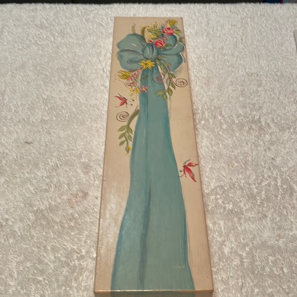 Avon. Vintage 6 cakes of soap. Bow shaped. NIB - Picture 2 of 9